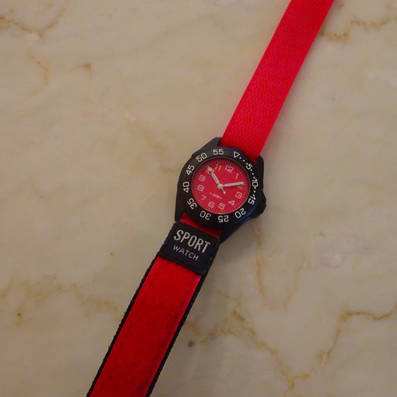 Vintage 80s Red & Black Velcro Sport Watch Made in Japan - Picture 7 of 9